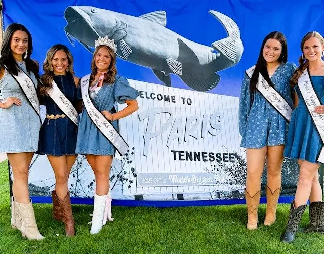 fish-new-photo-booth-with-girls-by-marsha