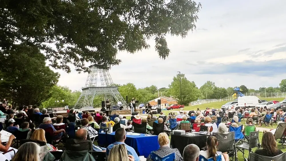 jackson-symphony-at-eiffel-t