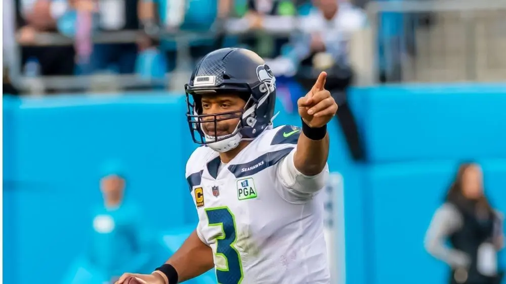 Russell WILSON (3) plays against the Carolina Panthers at Bank Of America Stadium in Charlotte^ NC. November 25^ 2018