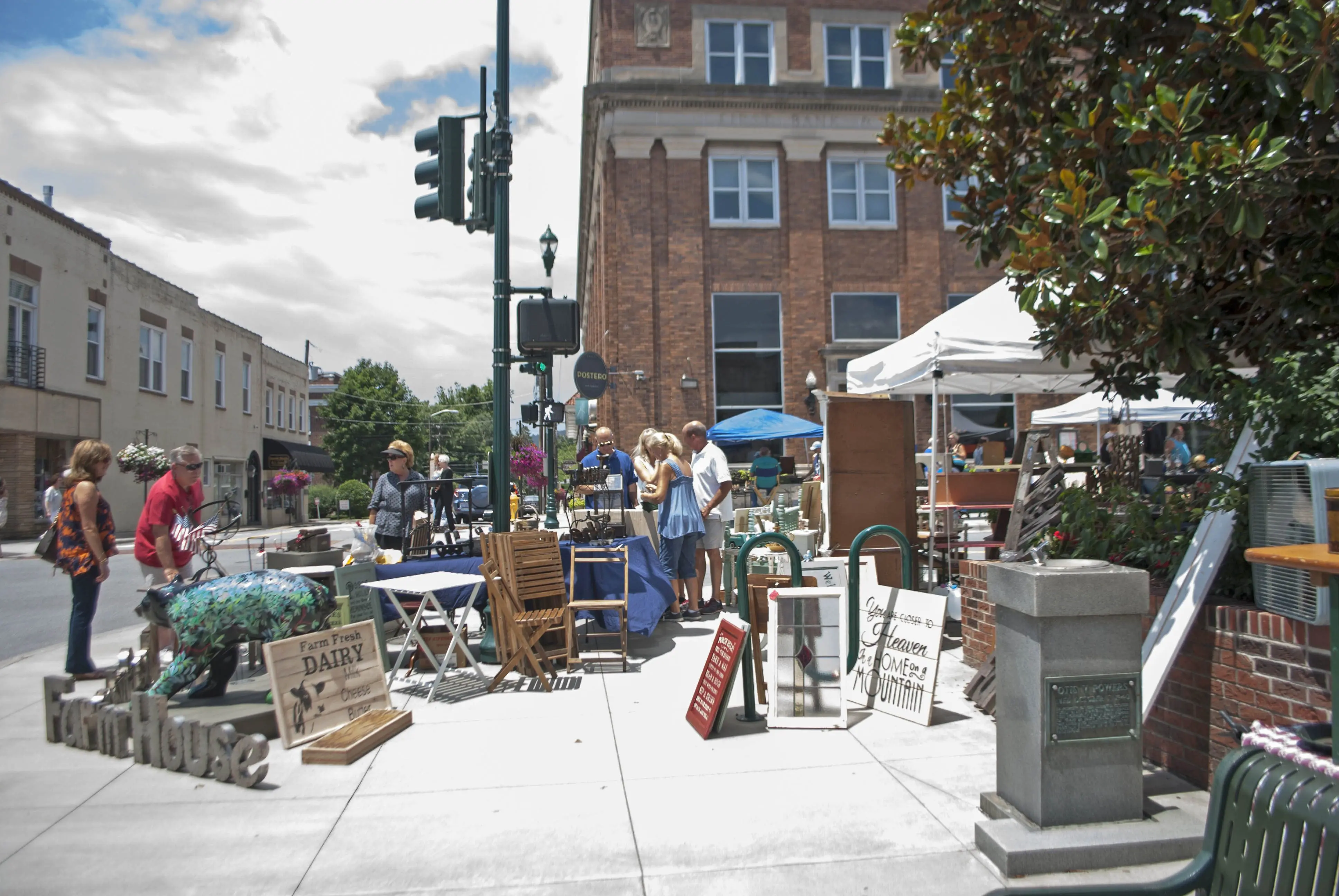 antique-vintage-show-on-main-street
