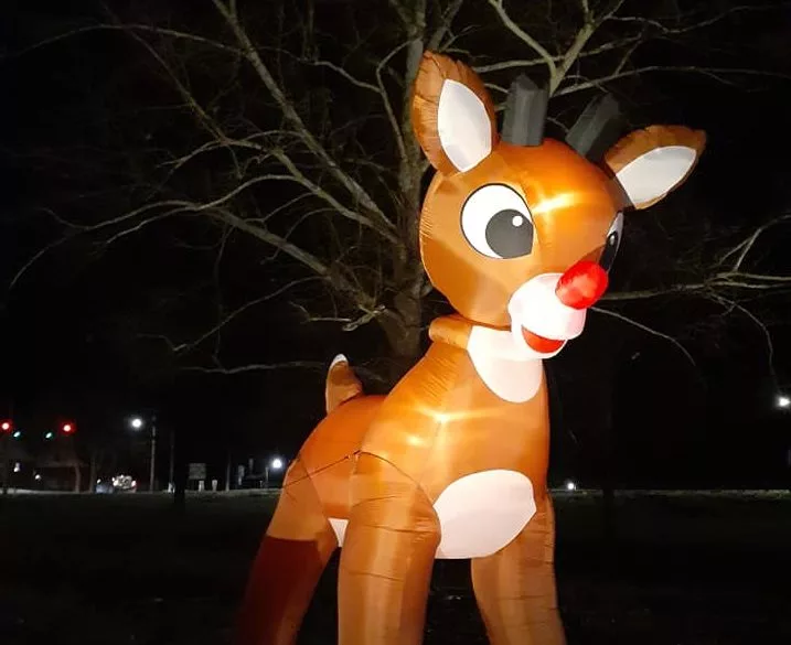 120920-teresa-dunn-christmas-inflatables-2