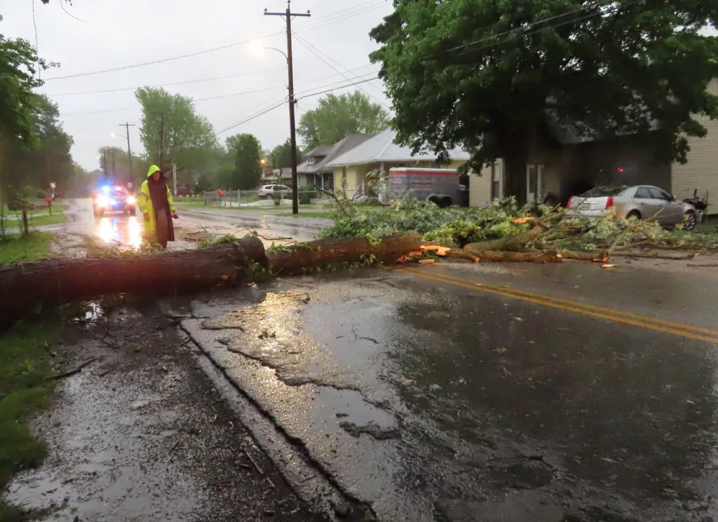 hopkinsville-storm-damage-2-e1620134522792