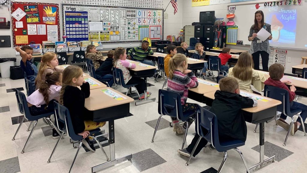 teachers-bringing-hats-to-stduents-1