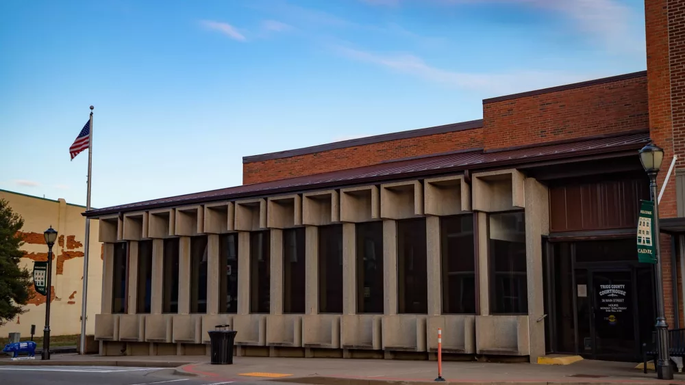 trigg-county-courthouse