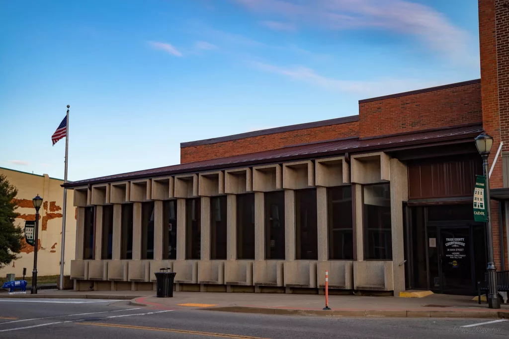 trigg-county-courthouse