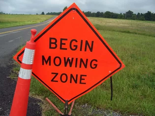 kytc-mowing-zone-sign