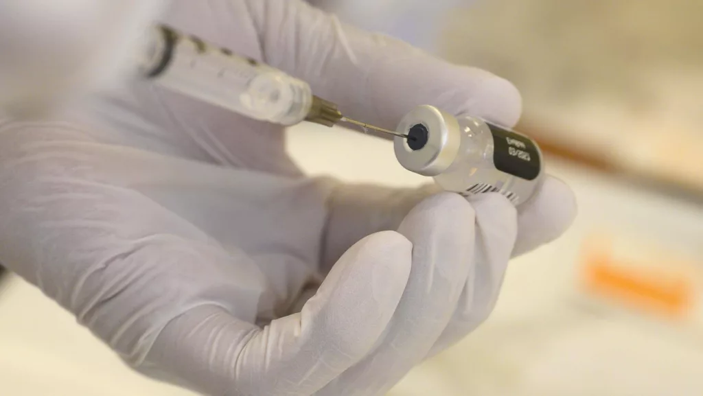 walter-reed-personnel-prepare-covid-vaccinations-2