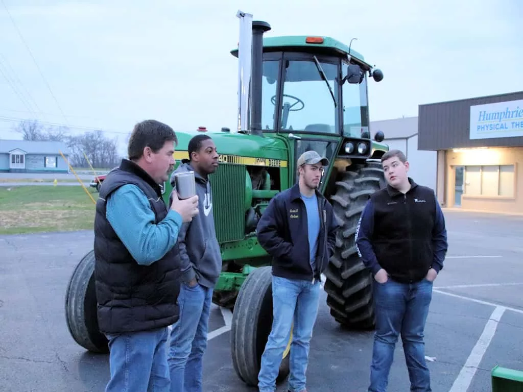 ffa-tractor-ride-to-school-5