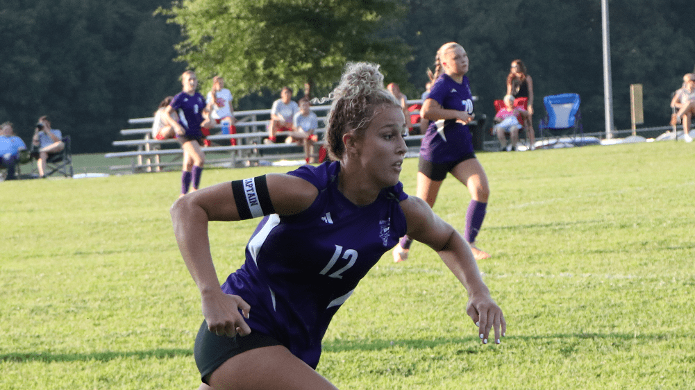 lyon-girls-soccer-sept-3190553