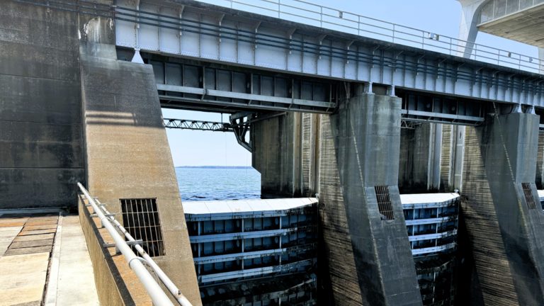 kentucky-dam-flood-gates