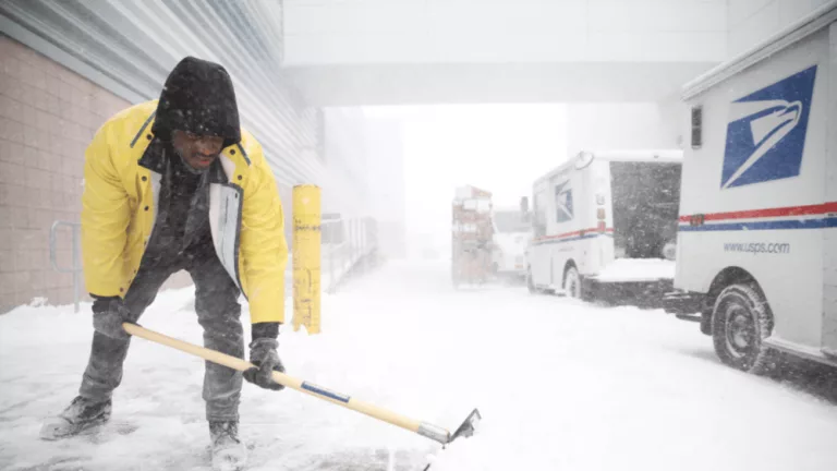 usps-snowy-day-delivery