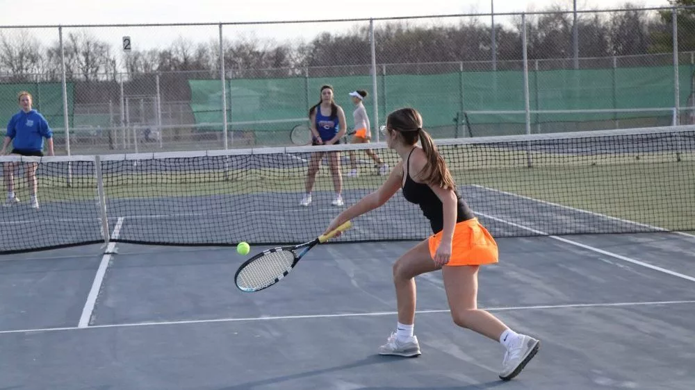 hhs-cchs-tennis-21-e1742906527260432677