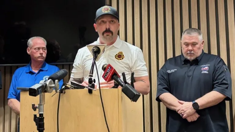 040425-press-conference-3