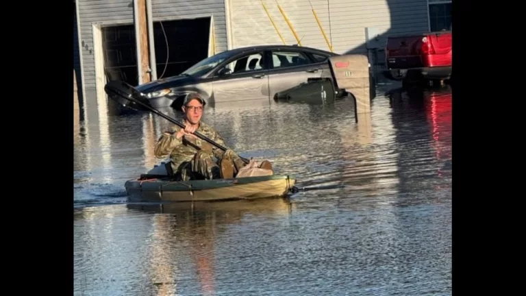 042325-army-kayak-1-1