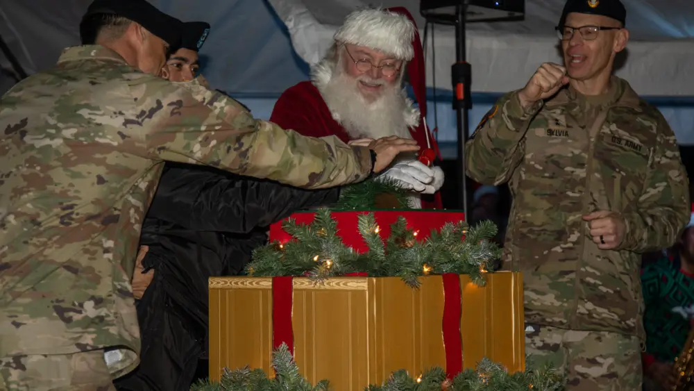 fort-campbell-2023-christmas-tree-lighting-ceremony