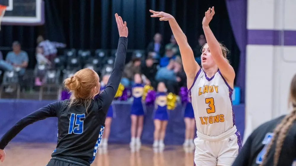 lyon-crittendendsc06837-e176984622191616944