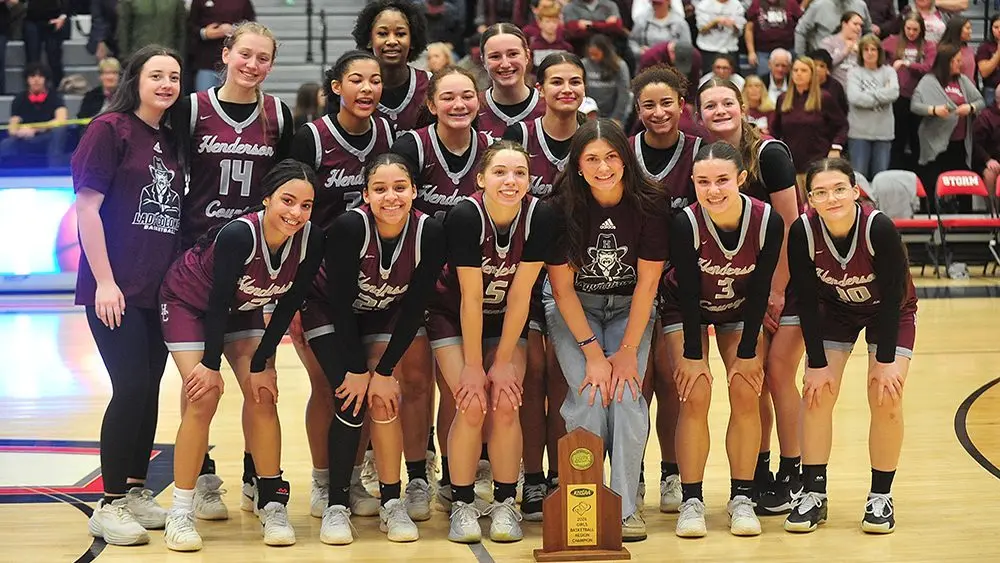 lady-colonels-with-trophy307151