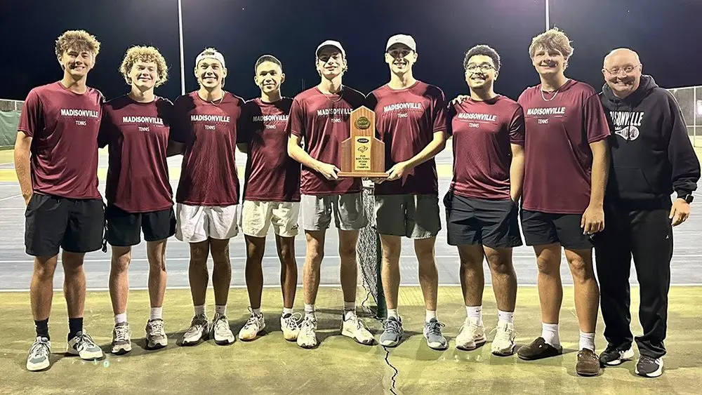 maroons-team-tennis-trophy323157