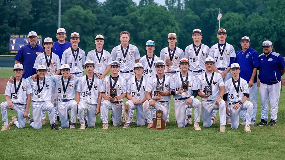 lyons-with-district-trophy7542
