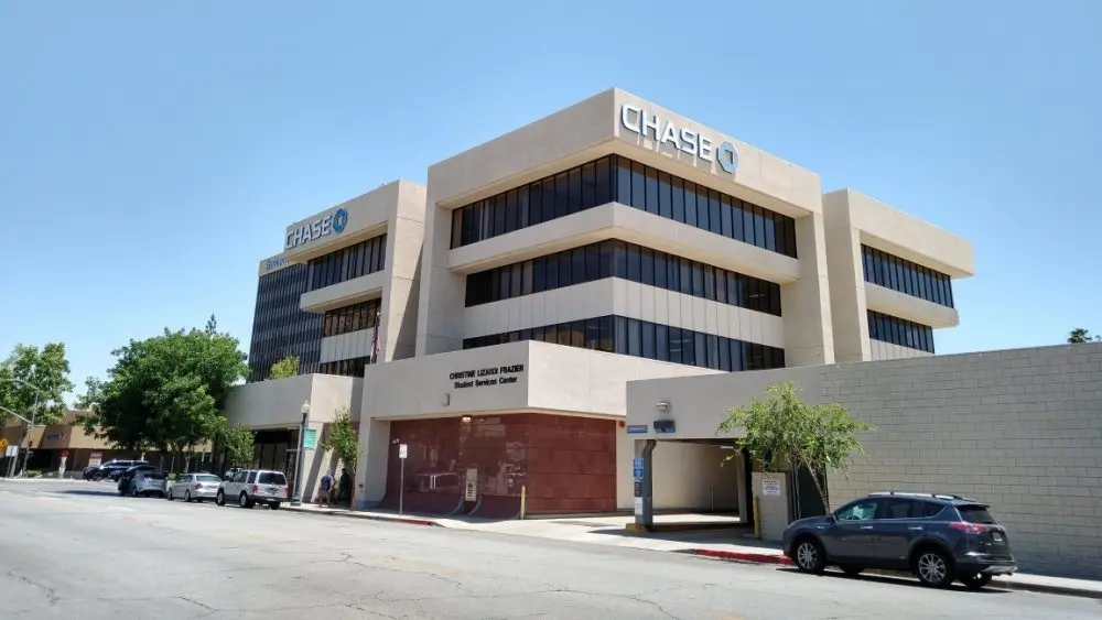 Chase bank downtown - Bakersfield CA June 12 2022