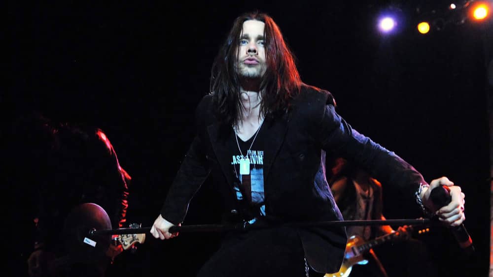myles kennedy walking papers tour dates