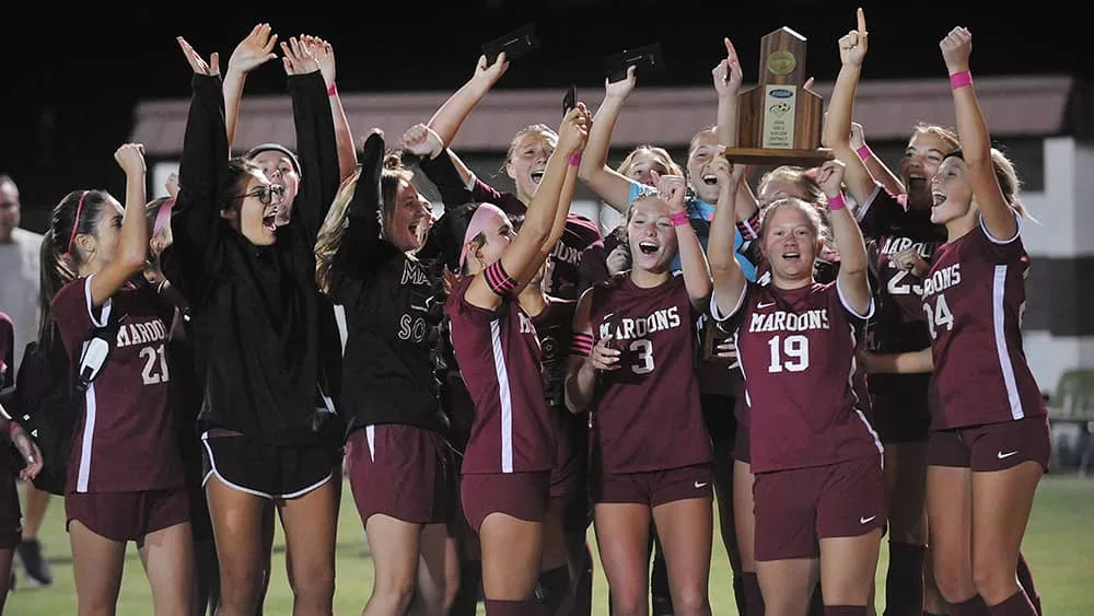 madisonville-girls-with-district-trophy357584