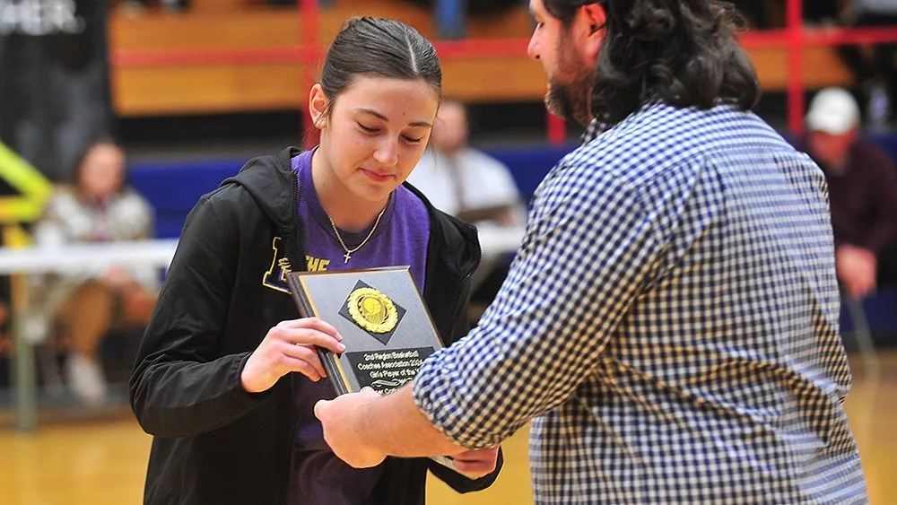 piper-cotham-receives-player-of-the-year-award385461