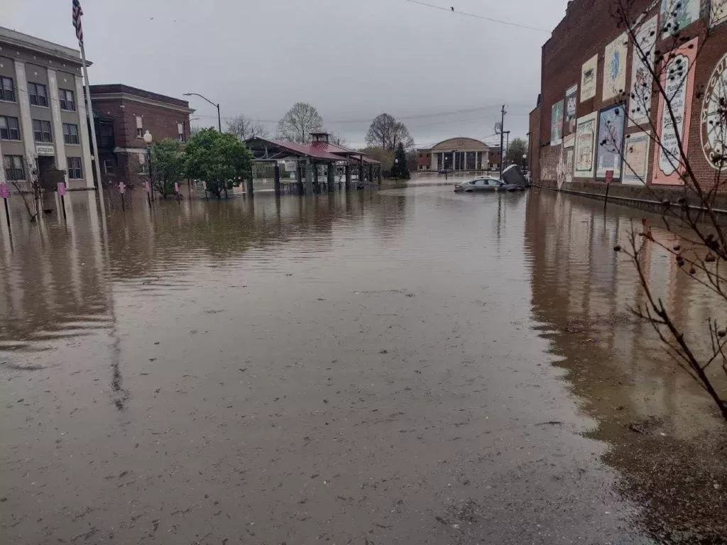 040425-flooding-8-jpg