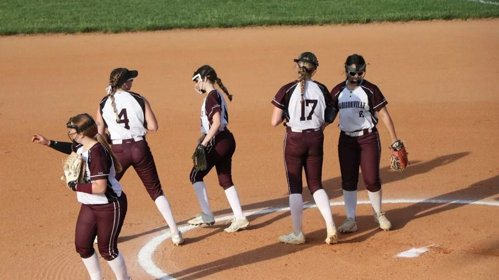 may-1-softball-25-e1746581789769896875