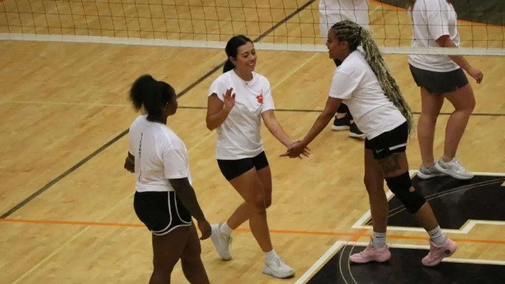 hhs-volleyball-alumni-67-e1754621455565126314