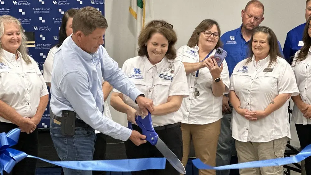 09-25-25-extension-office-ribbon-cutting-feature-pic