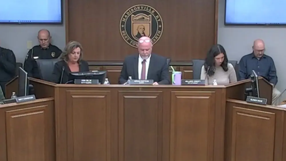 11-03-25-madisonville-city-council-meeting-pic-3