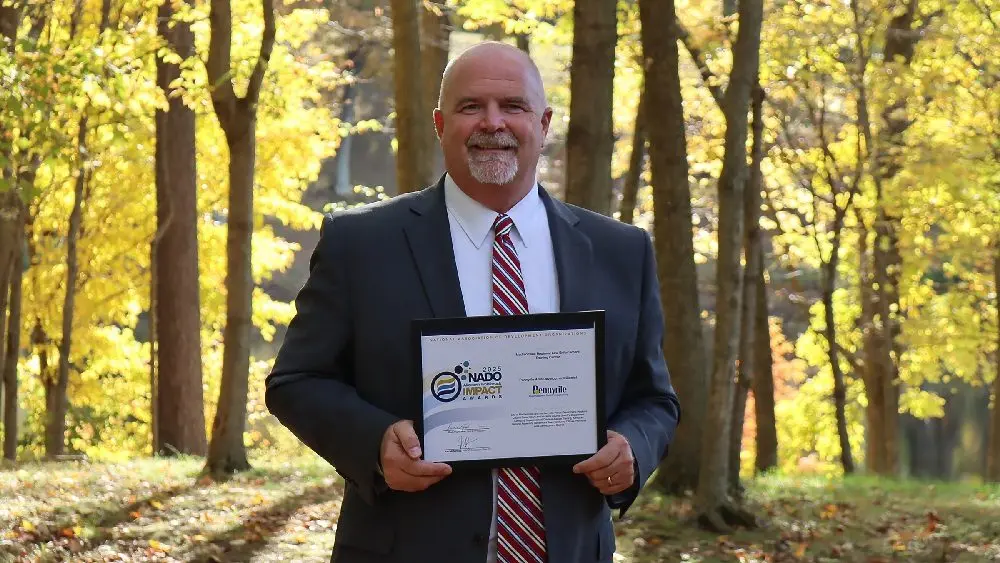 11-06-25-mayor-cotton-nado-award