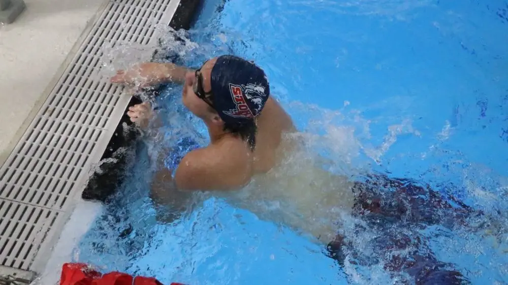 swimming-76-e1764080887314597042