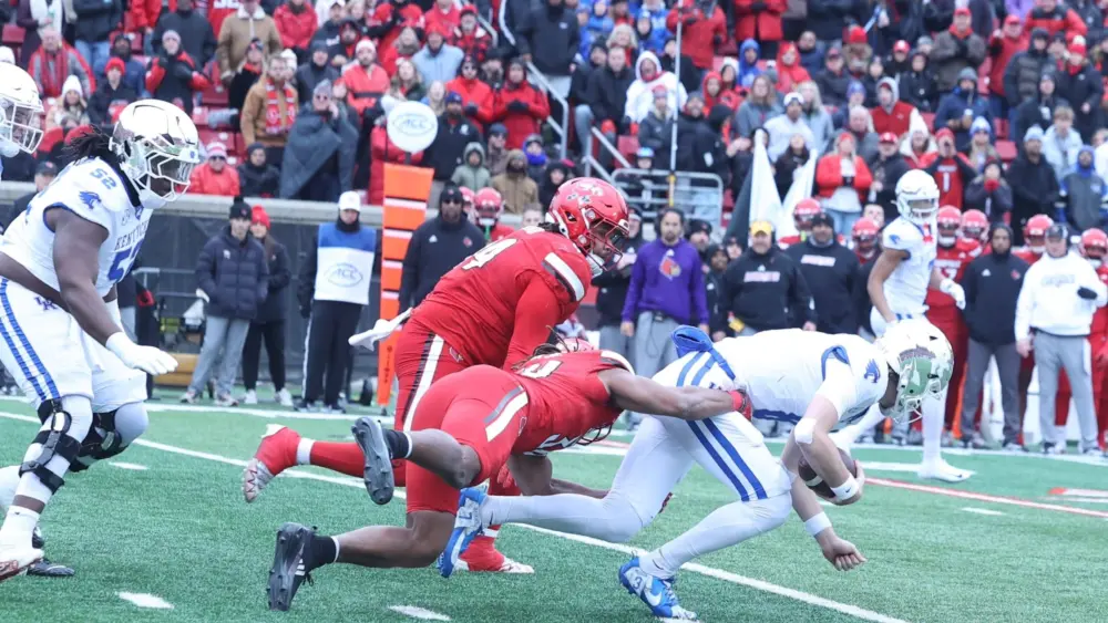 cutter-stopped937743