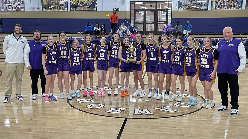 lady-lyons-with-trophy593493