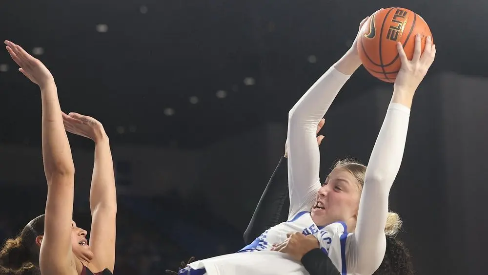 clara_fouled_1000x563_v3582751