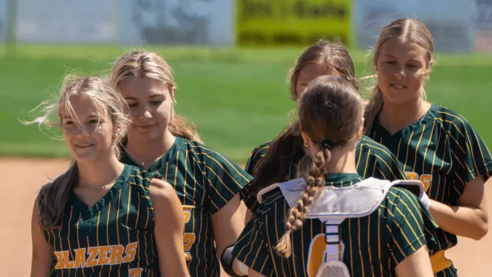 no-uha-softball581359