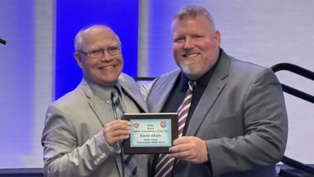 04-27-26-kent-akins-2026-kentucky-athletic-administrators-association-middle-school-athletic-administrator-of-the-year-hcs-pic