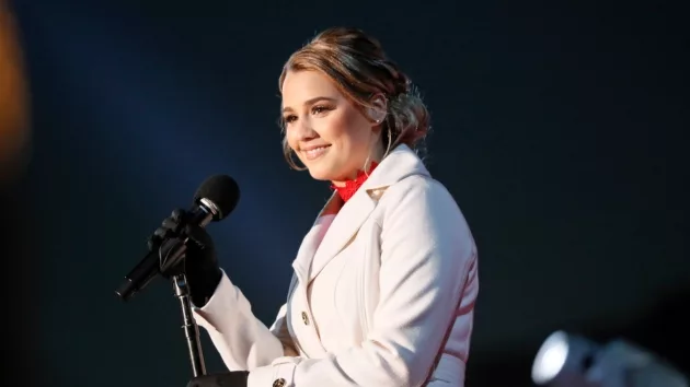 getty_gabbybarrettwhitecoat624873