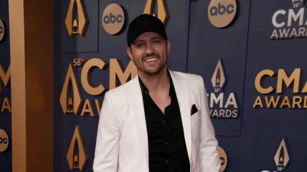 m_drewbaldridge2024cmaawardsdisneyscottkirkland287816