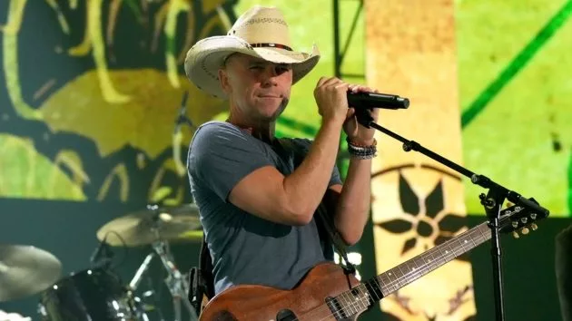 g_kennychesney2022cmtmusicawards226841