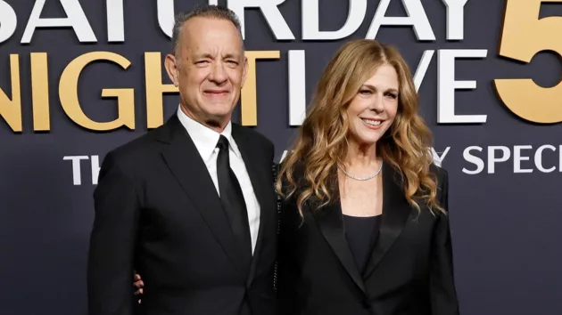 getty_tomhanksritawilson_050125715666