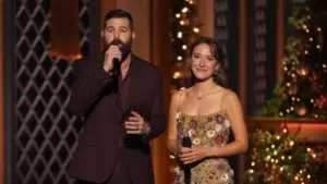 m_jordandavisandlaurendaigle_cmacountryxmas_110425764344