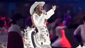 getty_llainey20wilson20halftime_122625366683