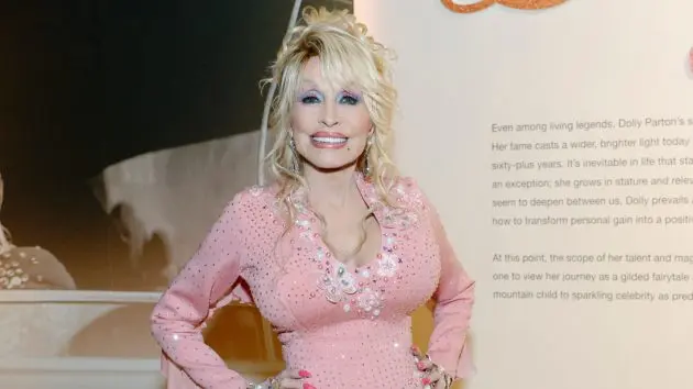 getty_dollyparton_010726477001