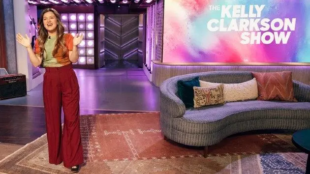 m_kellyclarksononsetthekellyclarksonshow_02022026978059