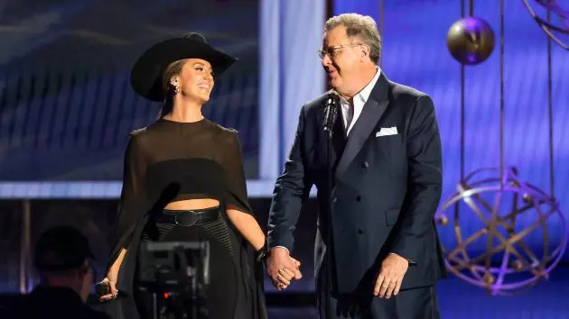 getty_laineywilsonvincegill_020926571996