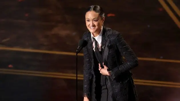 getty_autumnduraldarkapaw_031526648388