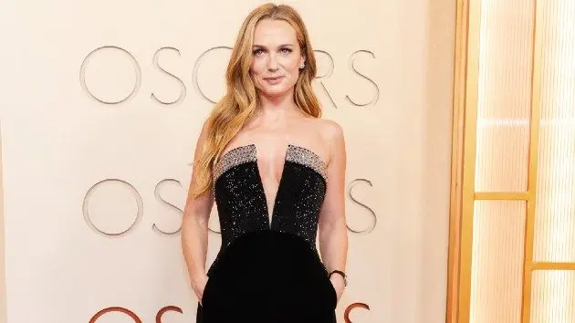e_kerrycondon_040926467416